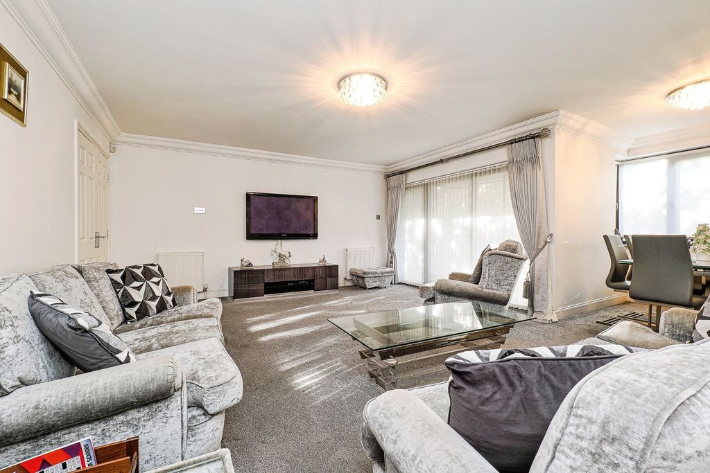 Additional image 8 of 2 bed flat for saleRidgemont Place, Parkstone Avenue, Hornchurch, Essex RM11