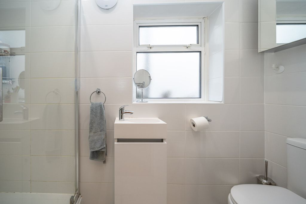 Additional image 8 of 4 bed semi-detached house for saleWoodlands Avenue, Berkhamsted HP4