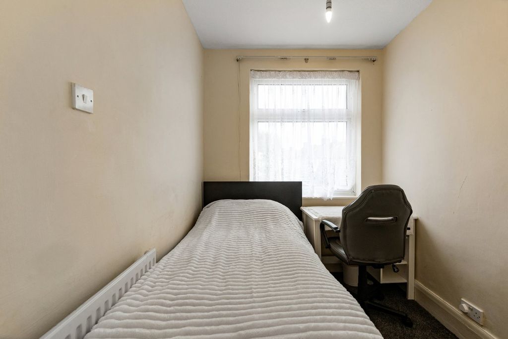 Additional image 8 of 3 bed terraced house for saleWakemans Hill Avenue, London NW9