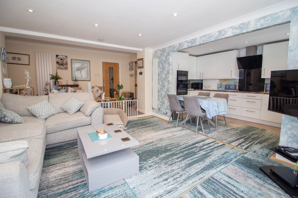 Additional image 7 of 3 bed semi-detached bungalow for saleHarrow Way, Carpenders Park, Watford WD19
