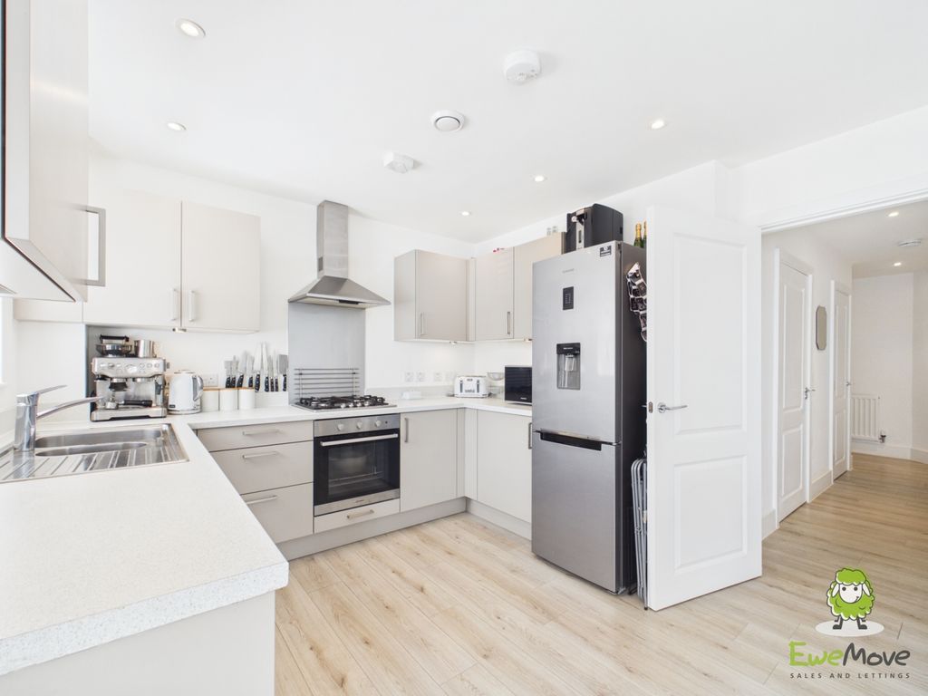 Additional image 11 of 2 bed flat for saleSenate Court, 7 Aurum Green Avenue Chineham, Chineham, Basingstoke, Hampshire RG24