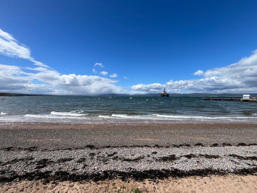 2 bed flat for saleMarine Terrace, Cromarty IV11 photo 3