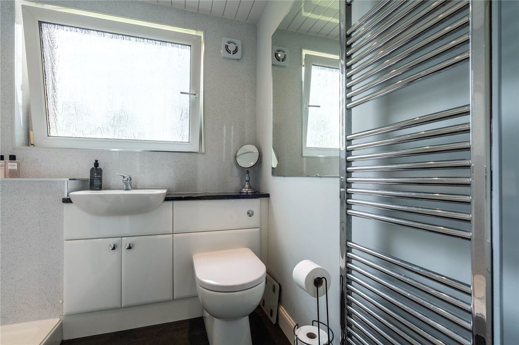 Additional image 13 of 2 bed flat for sale11 Barnton Court, Barnton, Edinburgh EH4