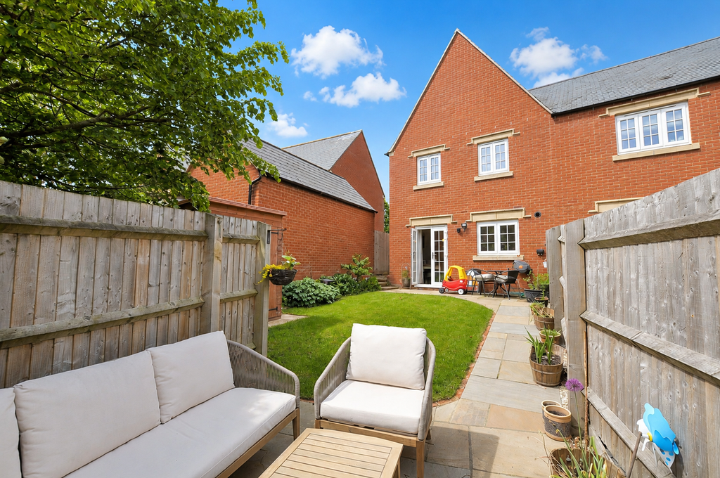 3 bed end terrace house for salePoppyfields Way, Brackley, West Northamptonshire NN13 photo 3