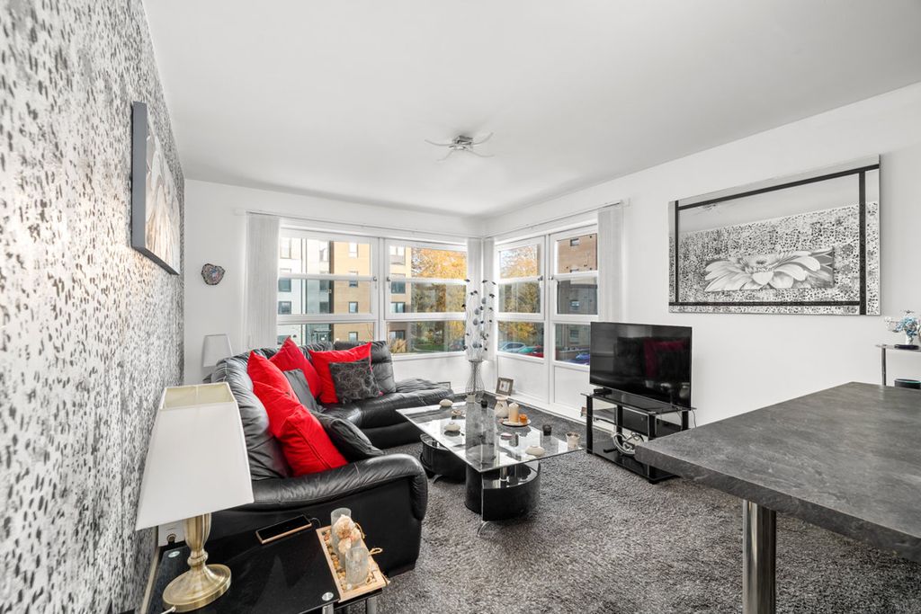 2 bed flat for saleDonside Street, Aberdeen AB24 photo 2