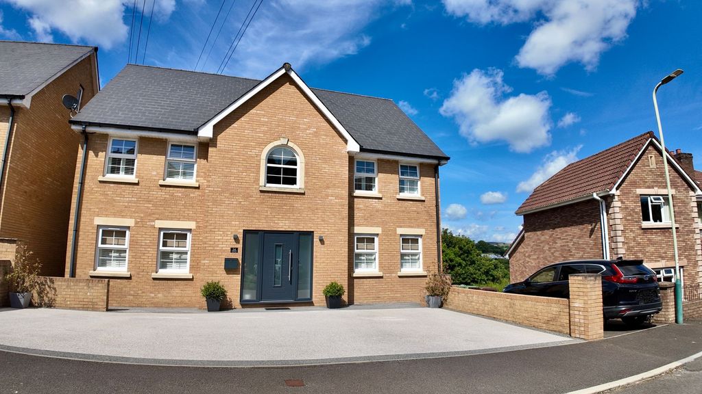 5 bed detached house for salePlynlimon Avenue, Crumlin NP11