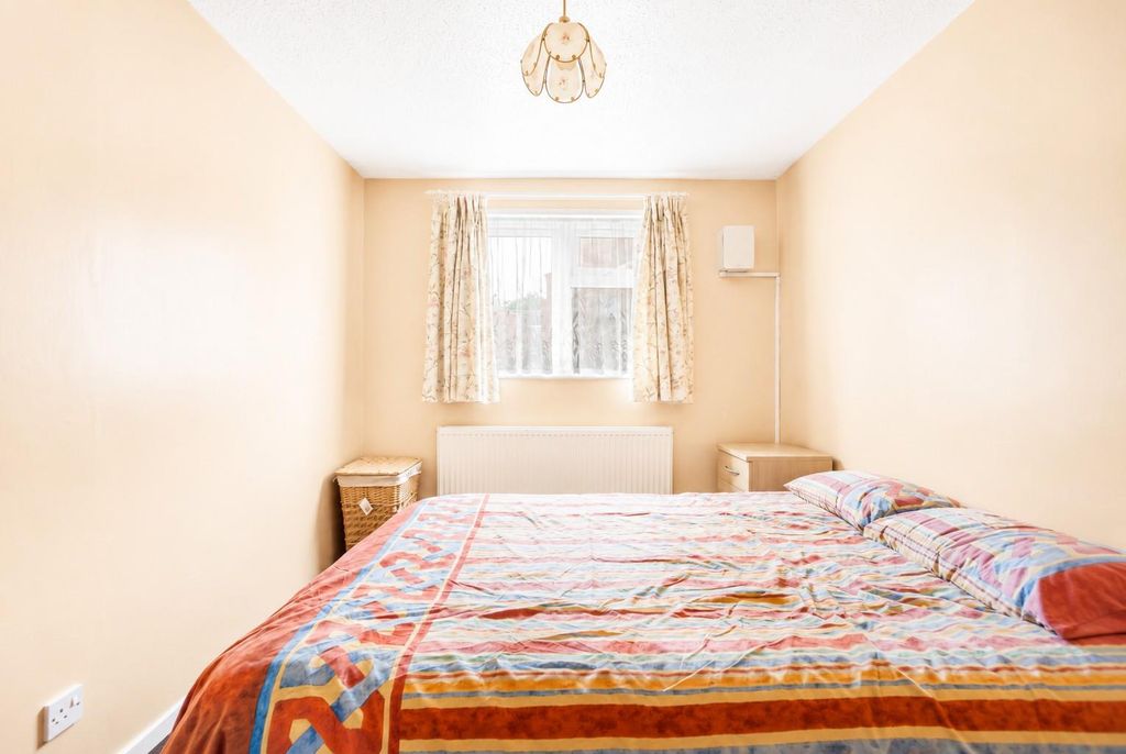 Additional image 9 of 2 bed flat for saleMulberry Close, Broxbourne EN10