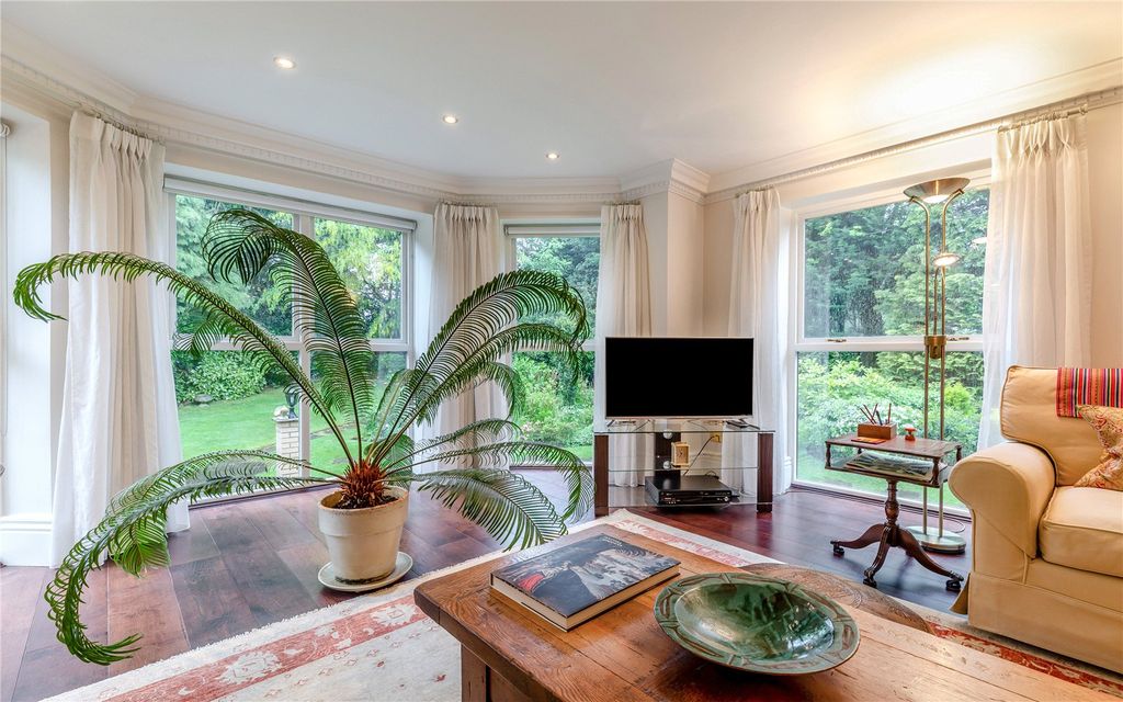 Additional image 4 of 3 bed flat for saleSuffolk Road, Altrincham, Cheshire WA14