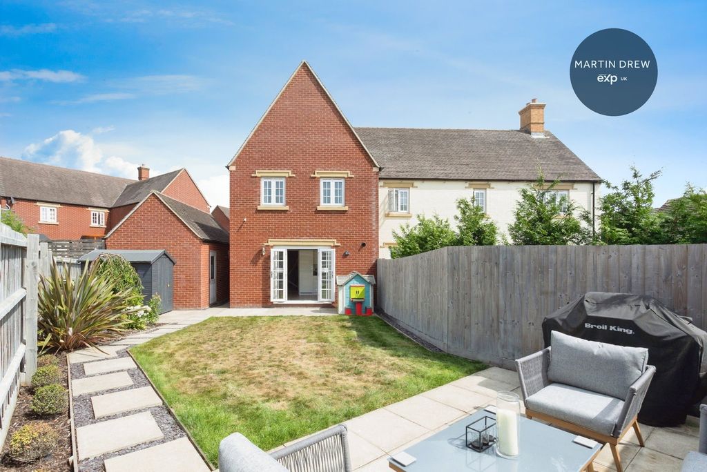 3 bed semi-detached house for saleOrion Drive, Brackley NN13