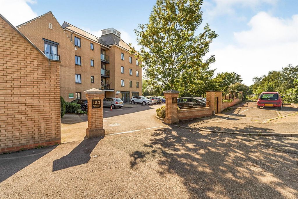 2 bed flat for saleNorth Gate Court, Shortmead Street, Biggleswade SG18