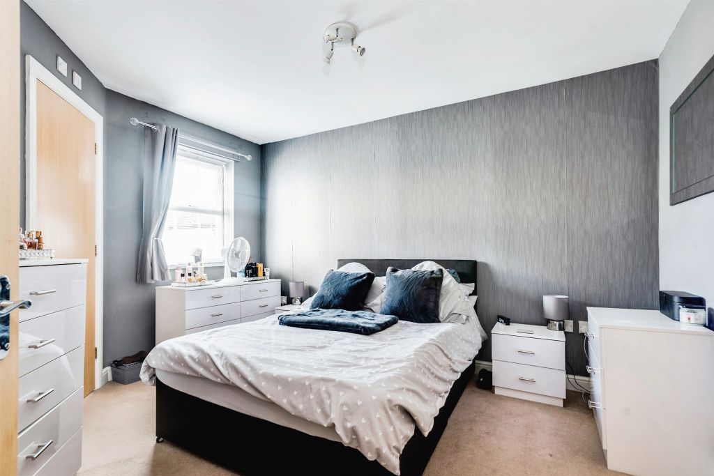 Additional image 7 of 2 bed flat for saleFlax Crescent, Carterton OX18