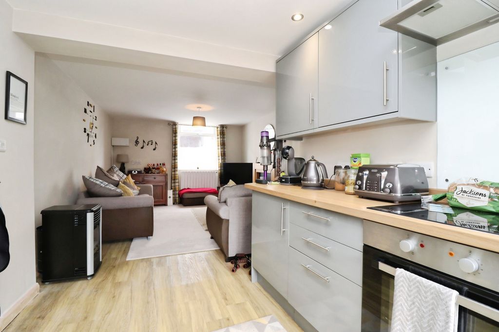 Additional image 4 of 2 bed flat for saleSouth Street, Caistor LN7