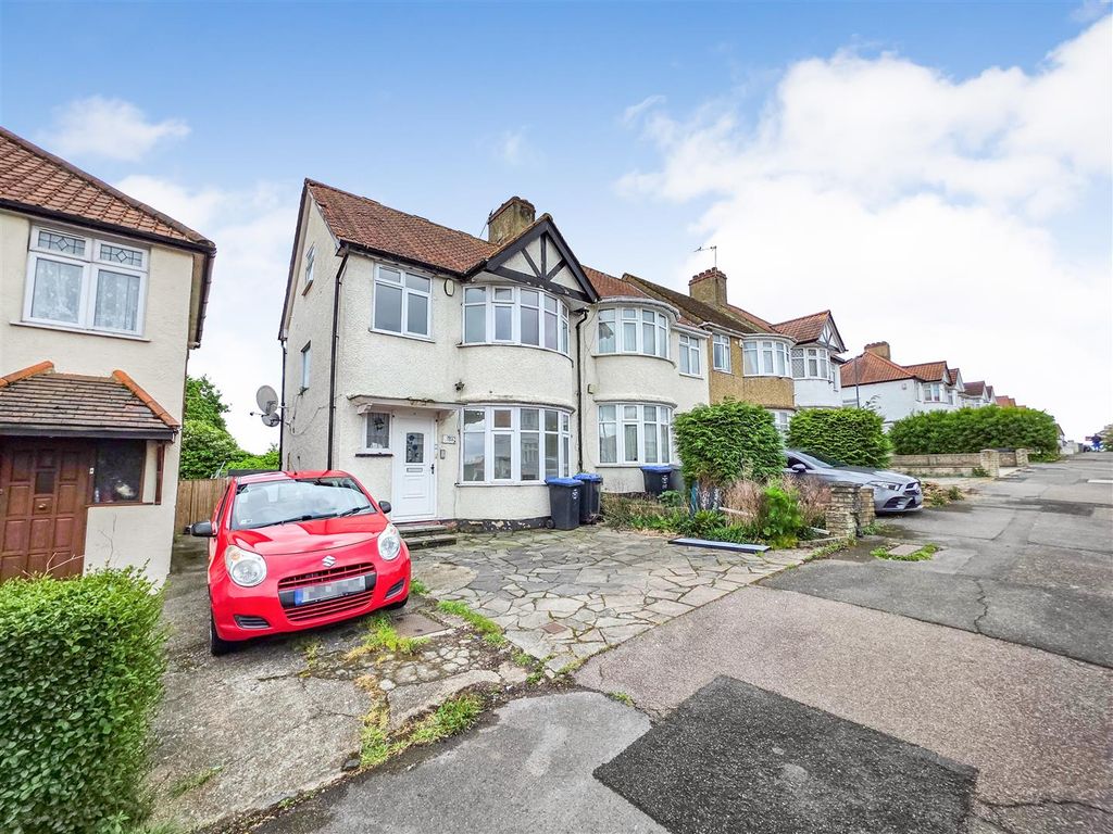 4 bed end terrace house for saleWakemans Hill Avenue, London NW9