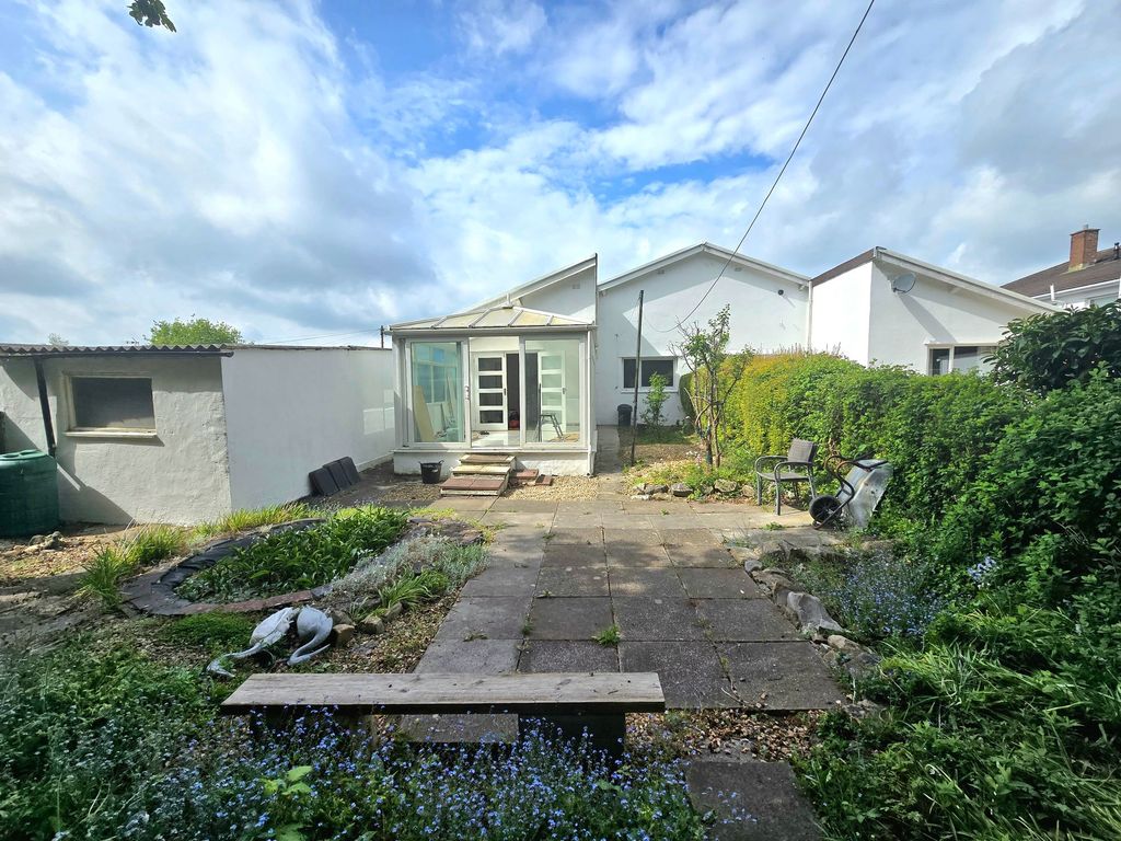 3 bed semi-detached bungalow for saleCastle View, Bridgend CF31 photo 2