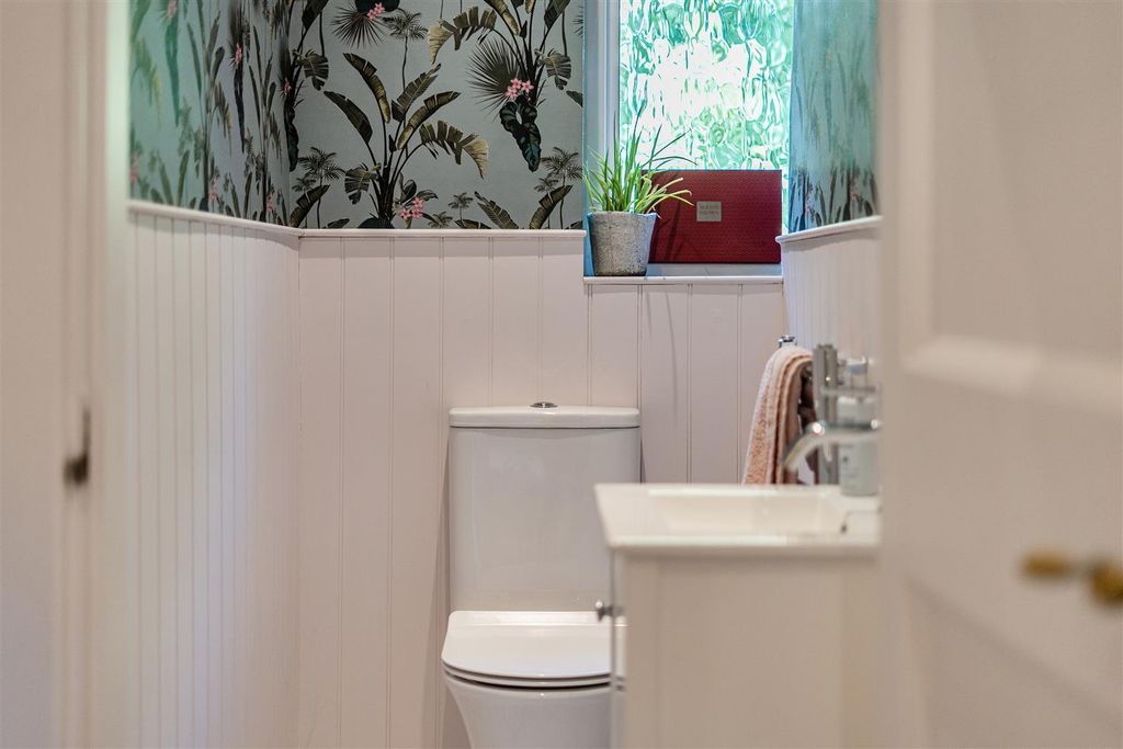 Additional image 21 of 3 bed flat for saleWinkworth Place, Banstead SM7