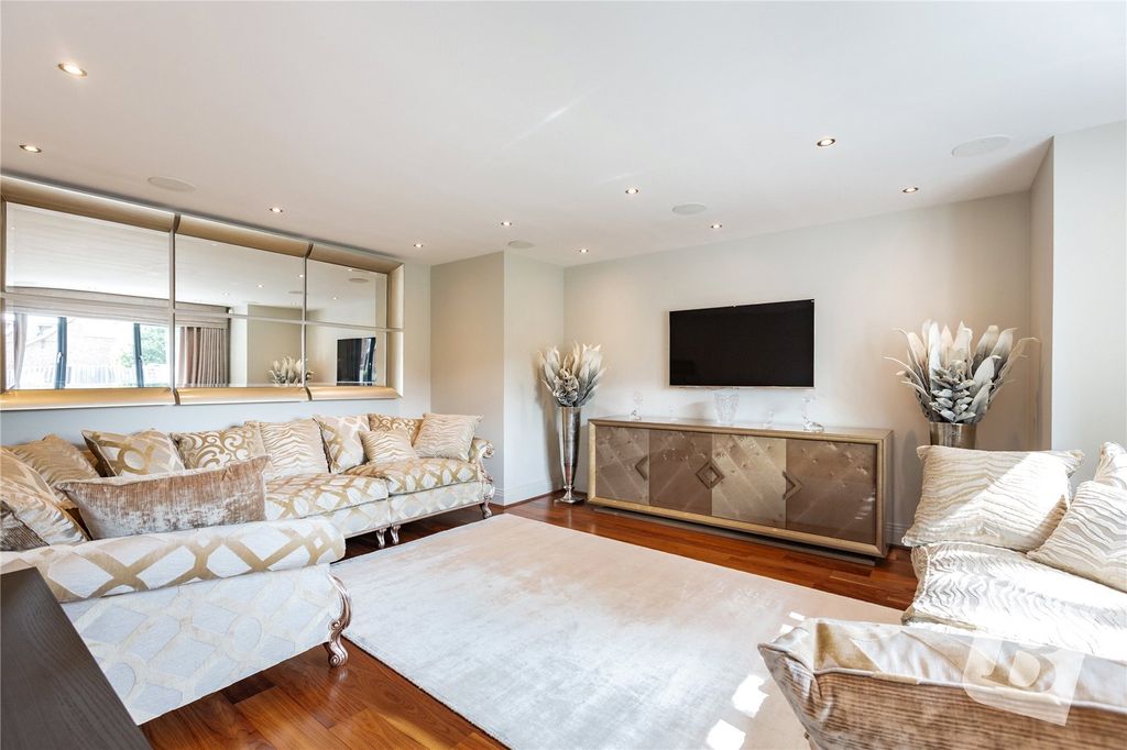Additional image 20 of 5 bed detached house for saleNelmes Road, Emerson Park RM11