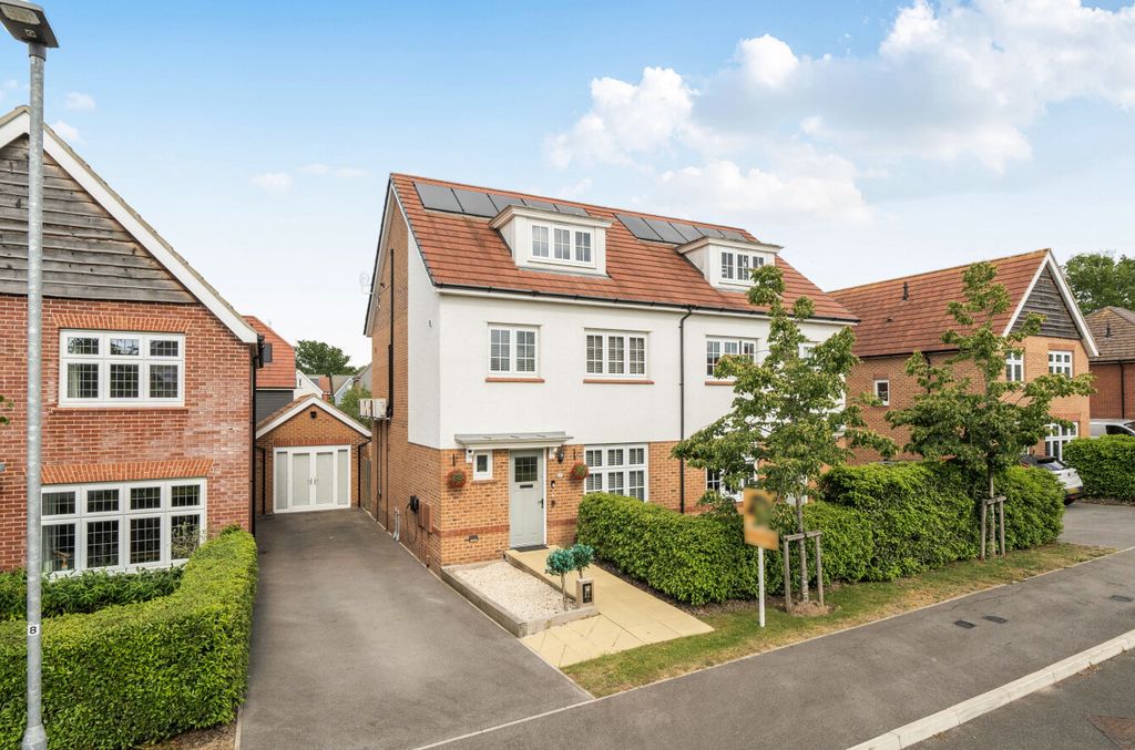 4 bed semi-detached house for saleGalton Way, Warfield, Bracknell, Berkshire RG42
