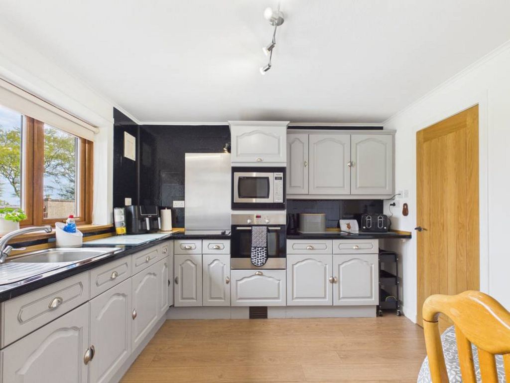 4 bed detached bungalow for saleSilverhillock, Cornhill AB45 photo 4