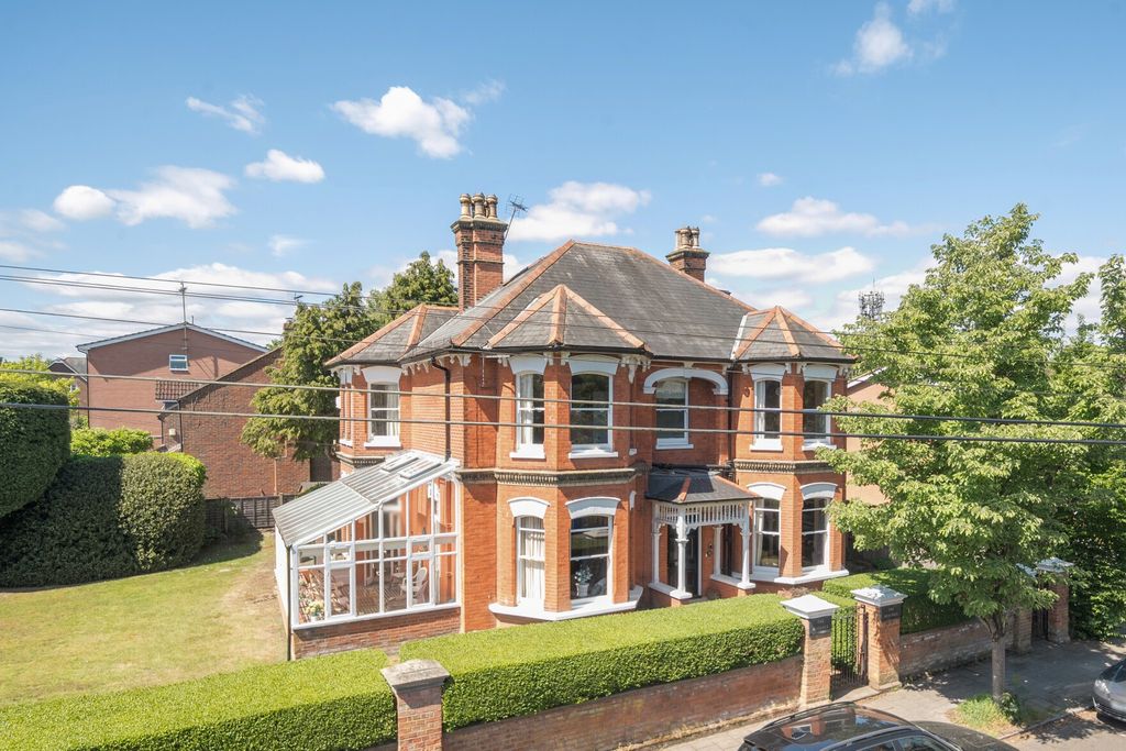 6 bed detached house for saleCargate Avenue, Aldershot GU11