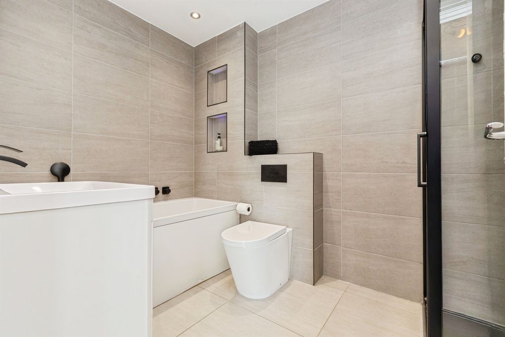 Additional image 11 of 2 bed penthouse for saleGreat Western Street, Aylesbury HP20