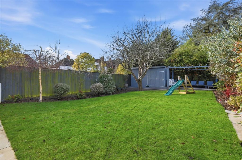 Additional image 38 of 4 bed detached house for saleRussell Road, Buckhurst Hill IG9