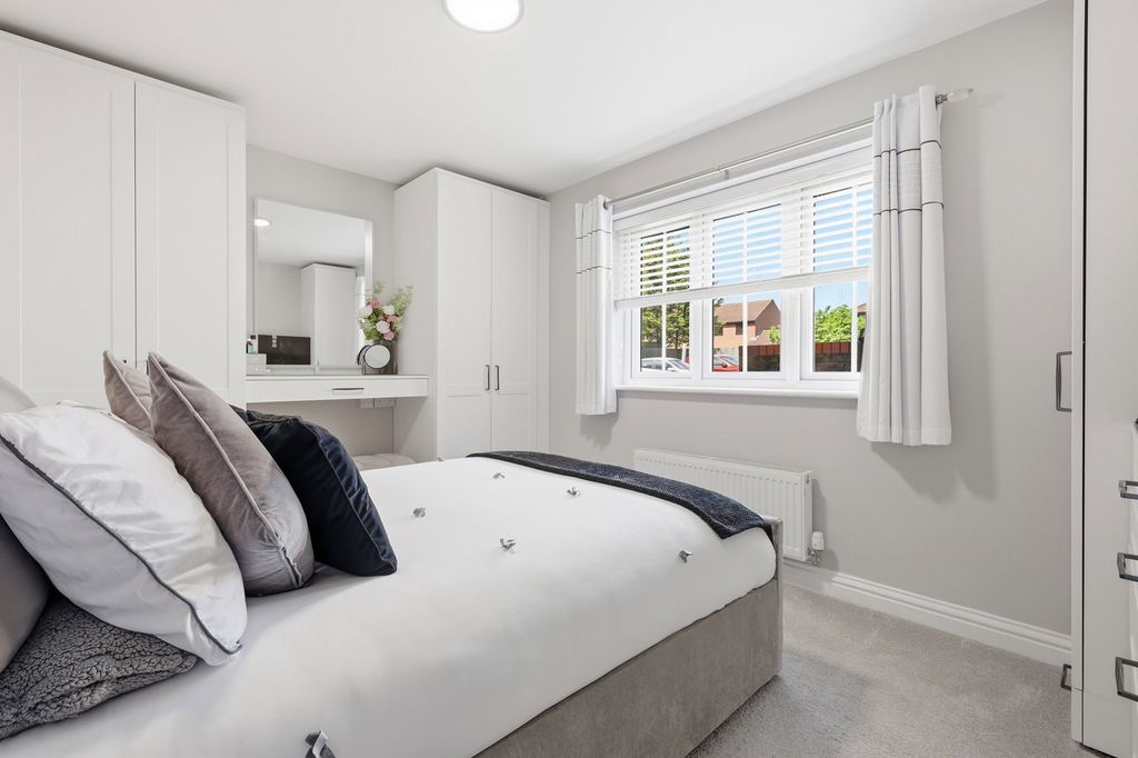Additional image 6 of 2 bed flat for saleHampton Court, Basildon SS15