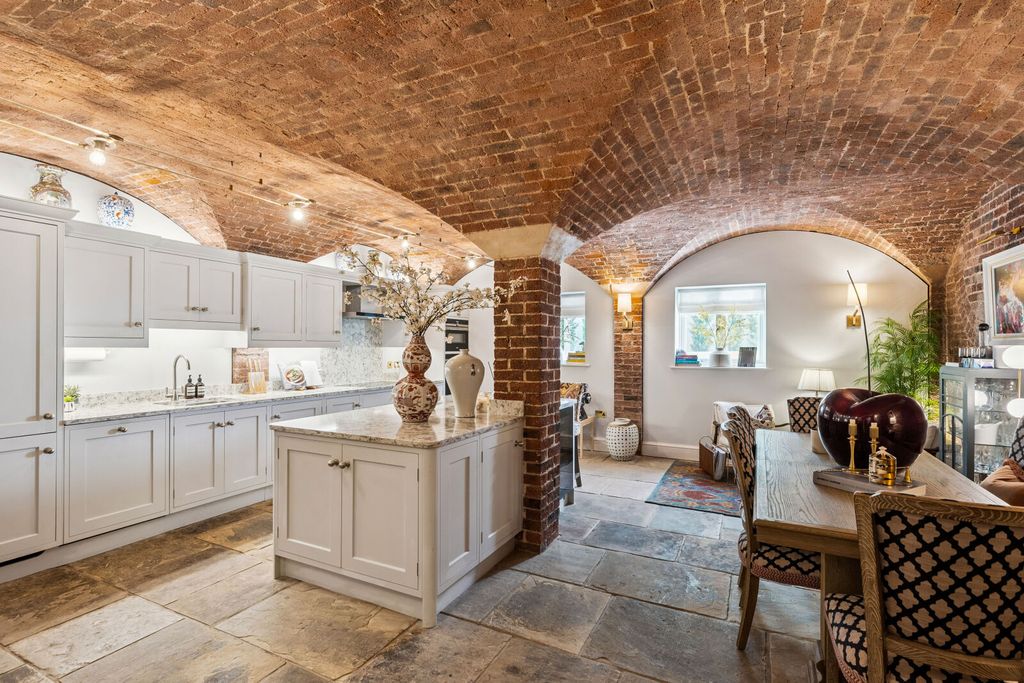 Additional image 3 of 3 bed flat for saleWilloughby Lane, Bromley BR1