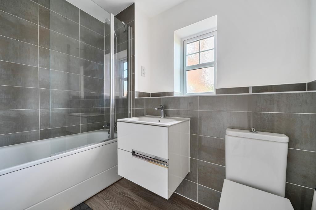 2 bed flat for saleArborfield Green, Reading, Berkshire RG2 photo 5