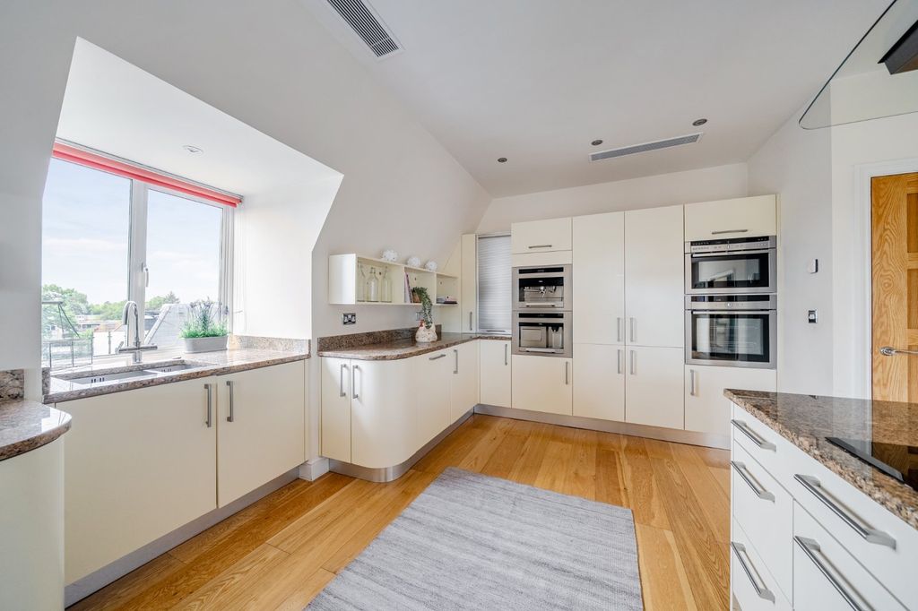 Additional image 22 of 3 bed flat for saleKemerton Road, Beckenham BR3