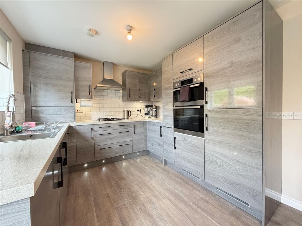 3 bed semi-detached house for saleUnion Way, Uddingston, Glasgow G71 photo 4