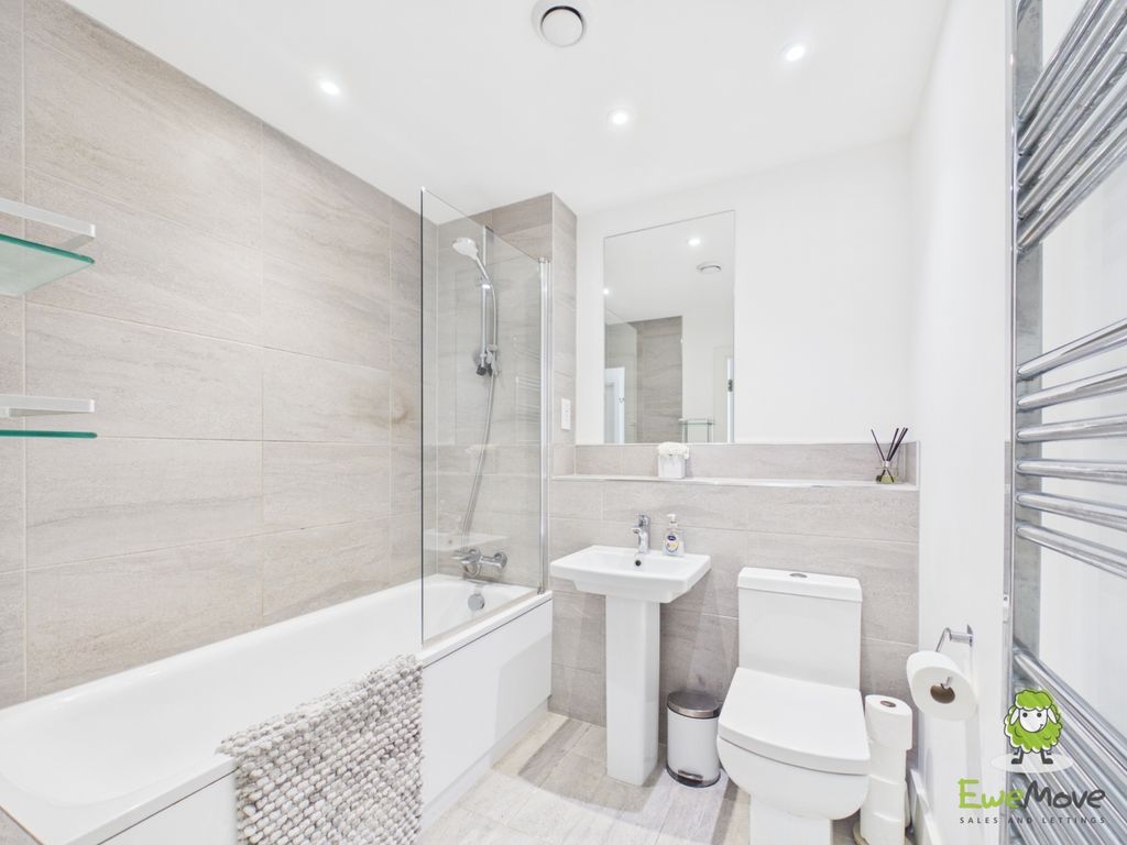 Additional image 8 of 2 bed flat for saleSenate Court, 7 Aurum Green Avenue Chineham, Chineham, Basingstoke, Hampshire RG24
