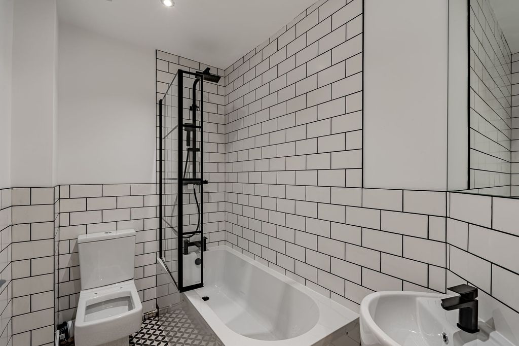 Additional image 13 of 2 bed flat for saleApartment 3, 16 Victoria Place, Carlisle CA1