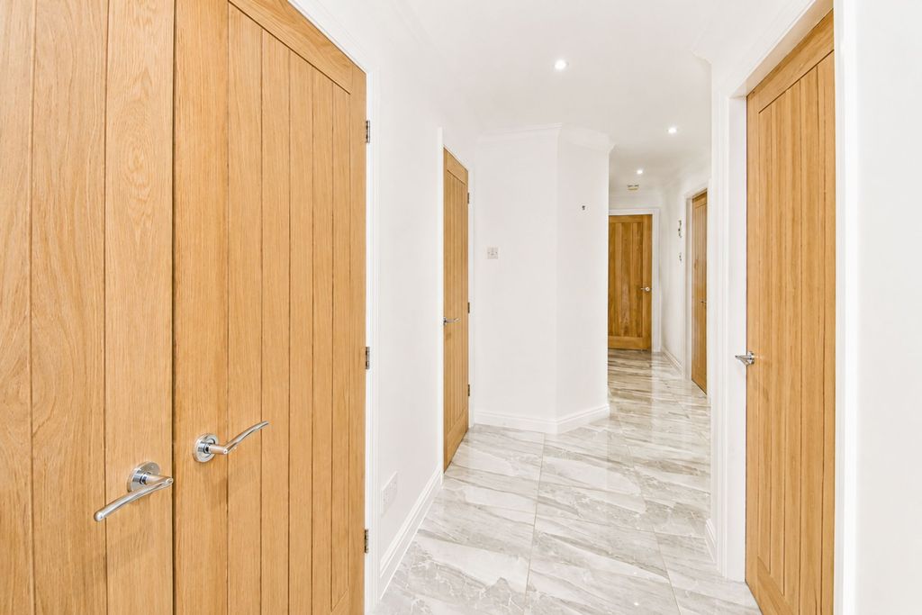 Additional image 10 of 2 bed flat for saleHeyes Lane, Alderley Edge SK9