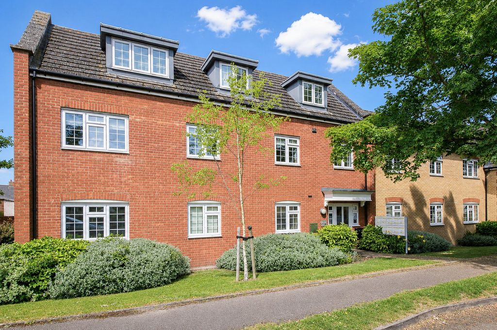 2 bed flat for saleSanvignes Court, Baldock SG7