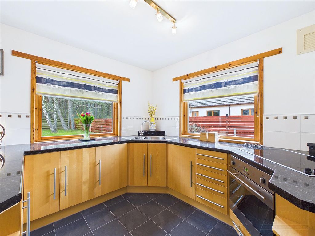 3 bed detached bungalow for saleSgoran Dubh, Deshar Road, Boat Of Garten PH24 photo 5