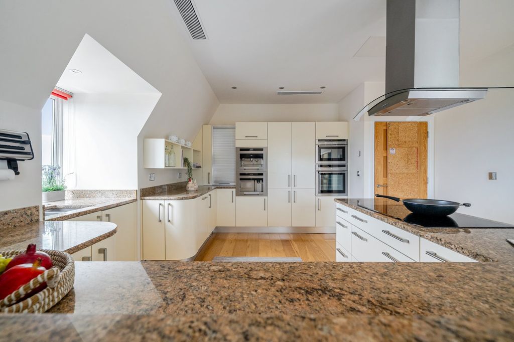 Additional image 26 of 3 bed flat for saleKemerton Road, Beckenham BR3