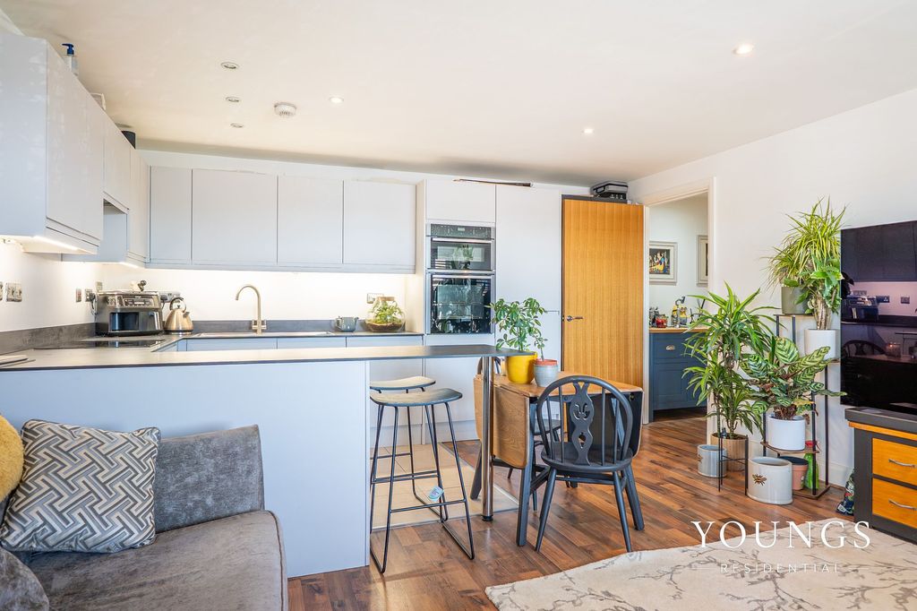 Additional image 9 of 2 bed flat for saleLambeth Road, Lambeth Court Lambeth Road SS7