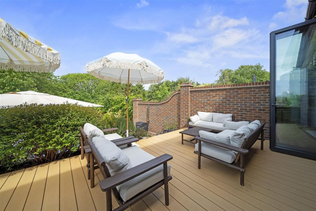 Additional image 22 of 4 bed semi-detached house for saleManor House Gardens, Abbots Langley WD5