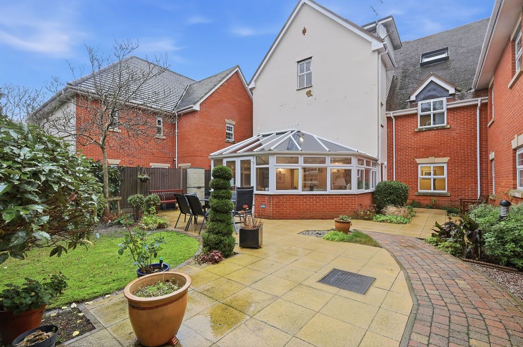 3 bed property for saleStock Road, Priory Place CM12