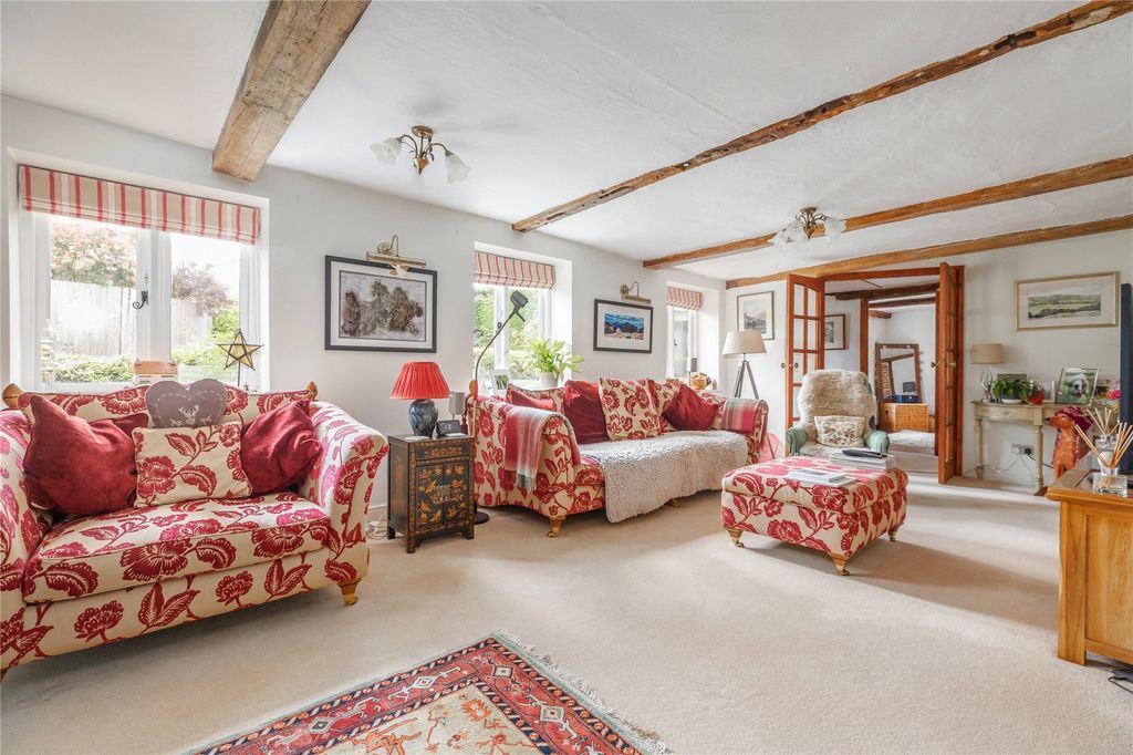 6 bed detached house for salePreston Candover, Basingstoke, Hampshire RG25 photo 5
