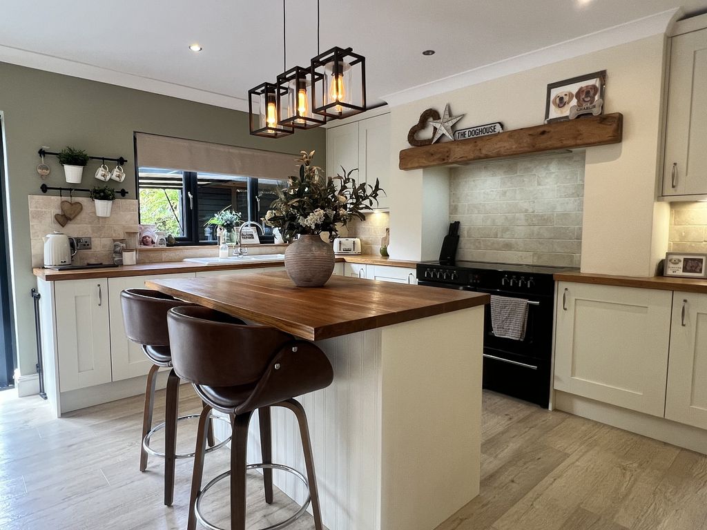 Additional image 6 of 4 bed detached house for saleHafod Road, Tycroes, Ammanford, Carmarthenshire. SA18