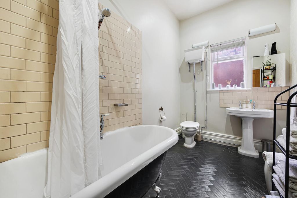 Additional image 9 of 4 bed flat for saleStockport Road, Timperley WA15