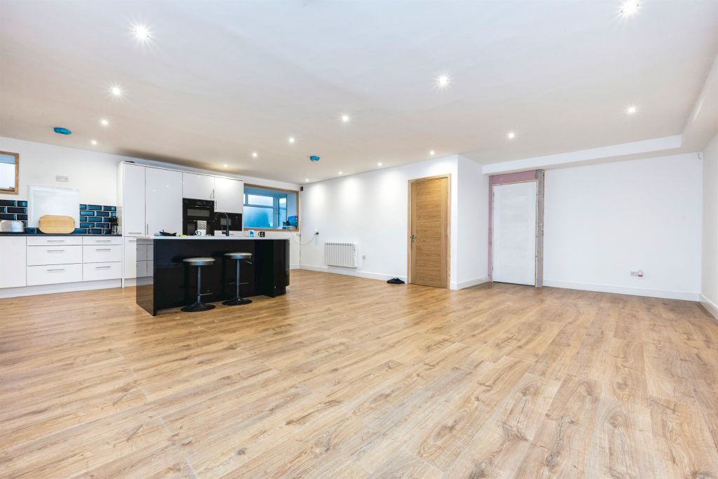 Additional image 6 of 3 bed flat for saleAshburnham Road, Bedford MK40