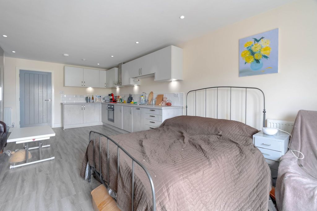 Additional image 4 of 1 bed flat for saleMilton Road, Lovell Lodge CB4