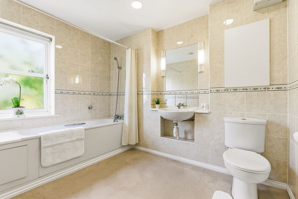 Additional image 10 of 2 bed flat for saleSt. Marys Court, Beaconsfield, Buckinghamshire HP9