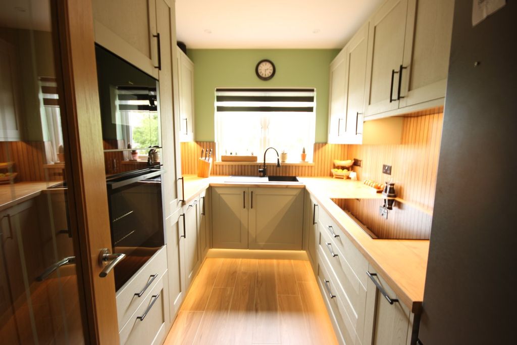 Additional image 9 of 2 bed flat for saleElizabeth Close, St Brelade JE3
