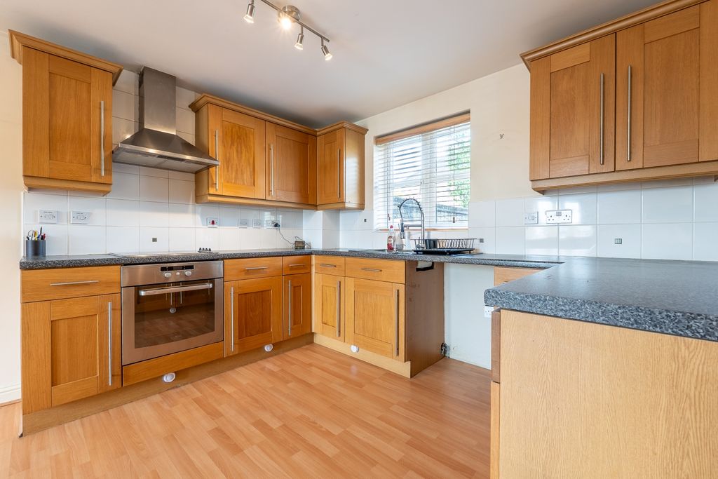 Additional image 2 of 2 bed flat for saleHeyford House, 65 Trefoil Way, Carterton, Oxfordshire OX18