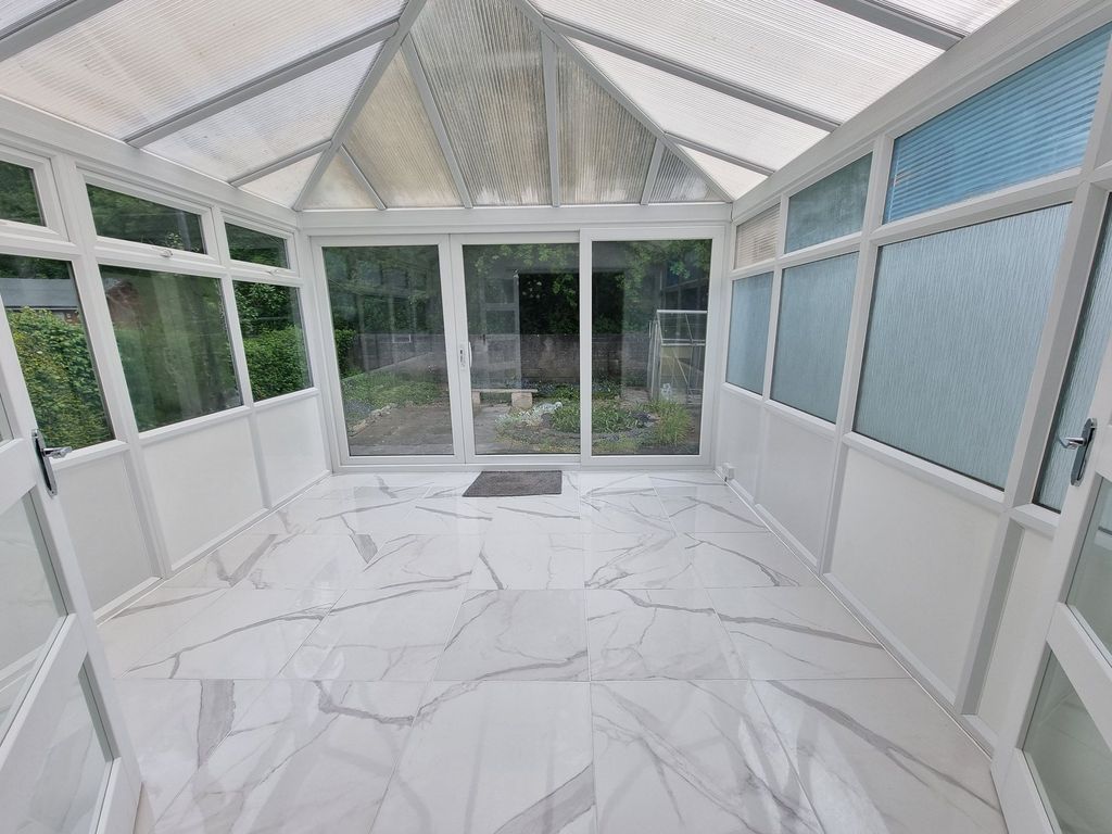 3 bed semi-detached bungalow for saleCastle View, Bridgend CF31 photo 4