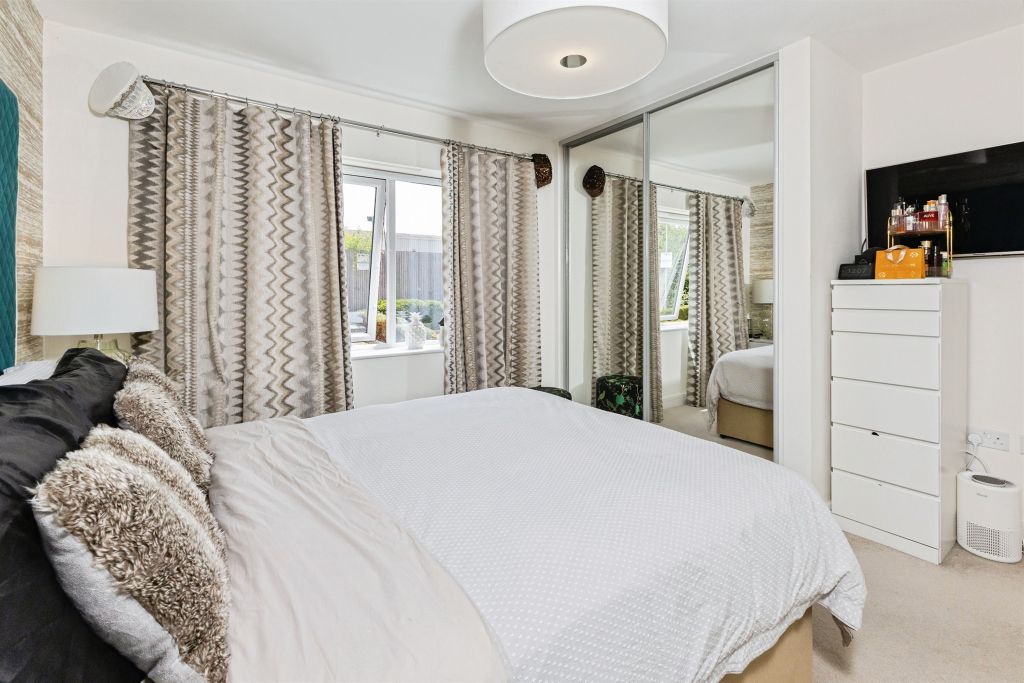 2 bed flat for saleLongships Way, Reading RG2 photo 4