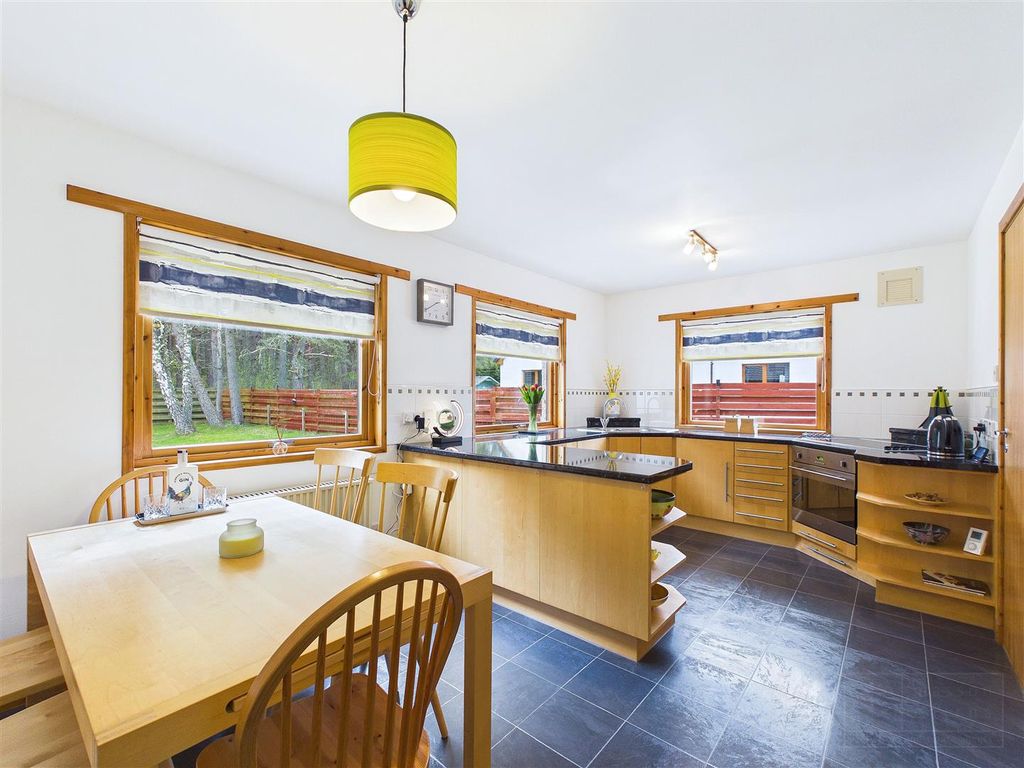 3 bed detached bungalow for saleSgoran Dubh, Deshar Road, Boat Of Garten PH24 photo 4